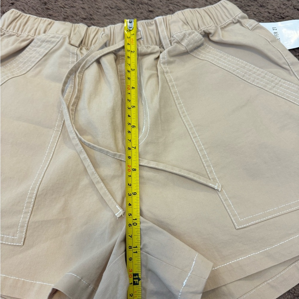 2 FOR $20 Forever 21 Beige Carpenter Cargo Shorts Safari High Rise Elastic M NEW - Picture 6 of 7